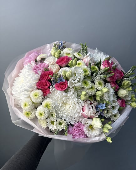 Зефирное облако из хризантем и кустовых роз с доставкой по Астане