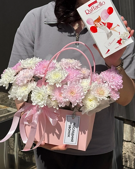 Комбо сумочка из хризантем и Рафаэло с доставкой по Астане