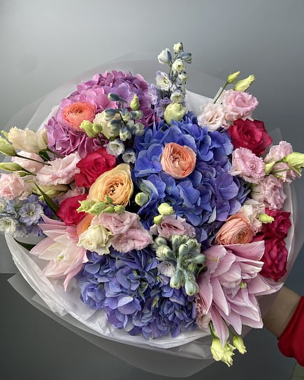 Пышный букет с гортензиями и ранункулюсами с доставкой по Астане