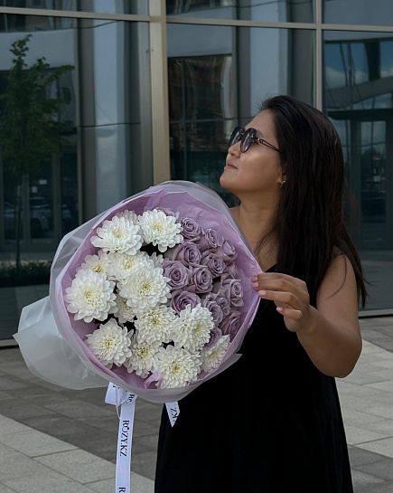 Bouquet of delicate chrysanthemums and roses with delivery to Astana