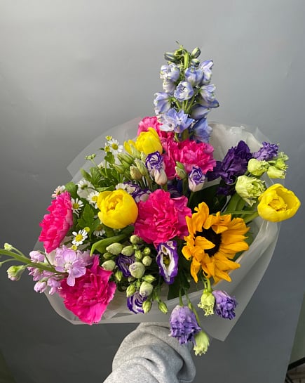 Яркий микс с подсолнухом и маттиолой с доставкой по Астане