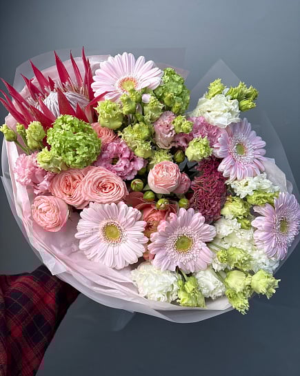 Экзотическая нежность с протеей и герберами с доставкой по Астане