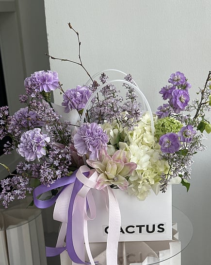 Сиреневое очарование в стильной сумочке с доставкой по Астане