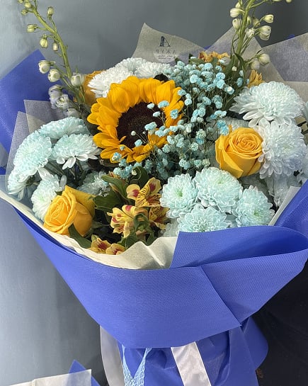 Солнечный микс с подсолнухами и дельфиниумом с доставкой по Астане