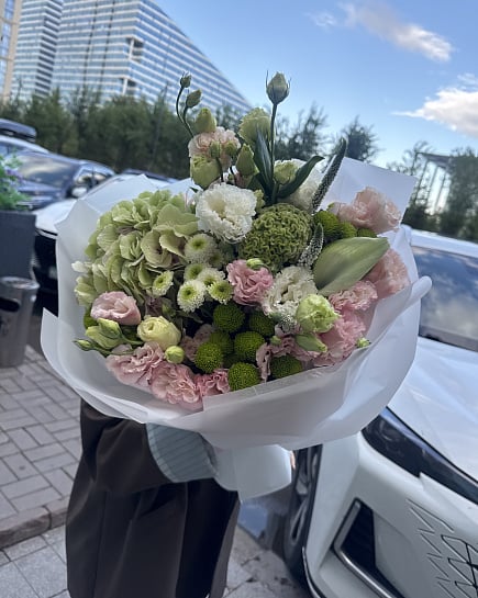 Розовый и белый круглый большой букет с доставкой по Astana