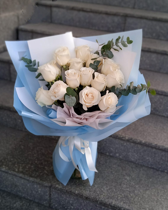 15 Белых Голландских Роз