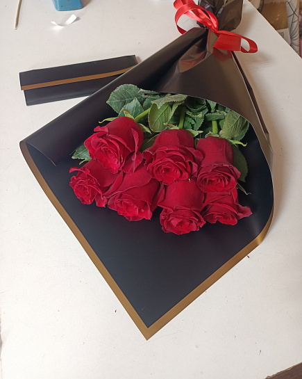 Bouquet of 7 roses and chocolate flowers delivered to Kostanay.