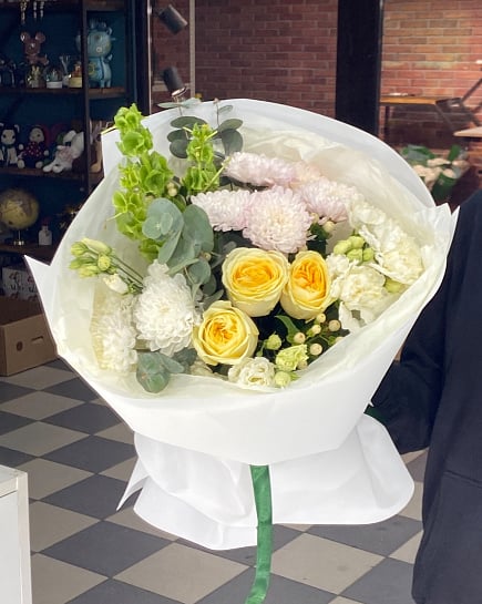 Солнечный микс с розами и хризантемами с доставкой по Астане