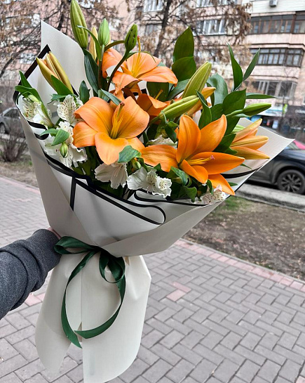 Лилия и альстромерия от Цветочного Магазина Оранж с доставкой по Алматы