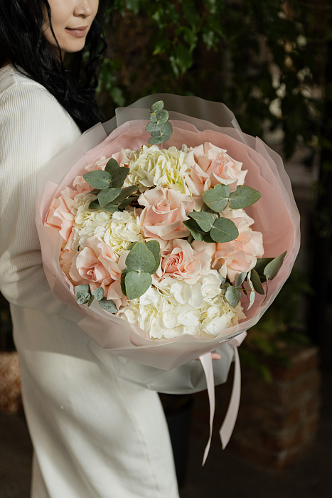 Snow White Hydrangea and French Rose Snow White Hydrangea and French Rose
