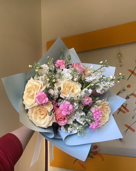 Пастельный микс с розами и маттиолой с доставкой по Астане