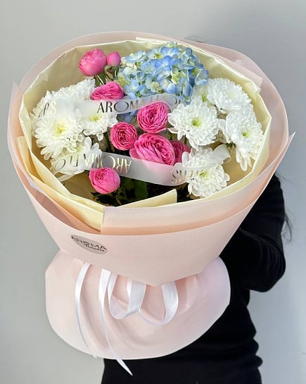 Bouquet of bush roses, hydrangeas and chrysanthemums with delivery to Astana