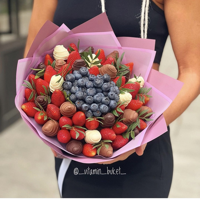 Bouquet of chocolate covered strawberries and blueberries