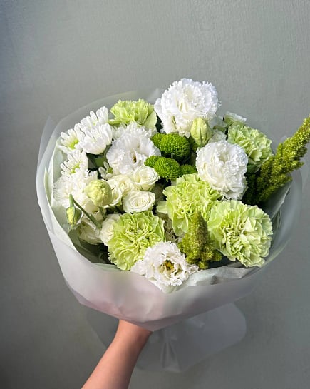 Белый букет из гвоздик и эустом with delivery to Astana