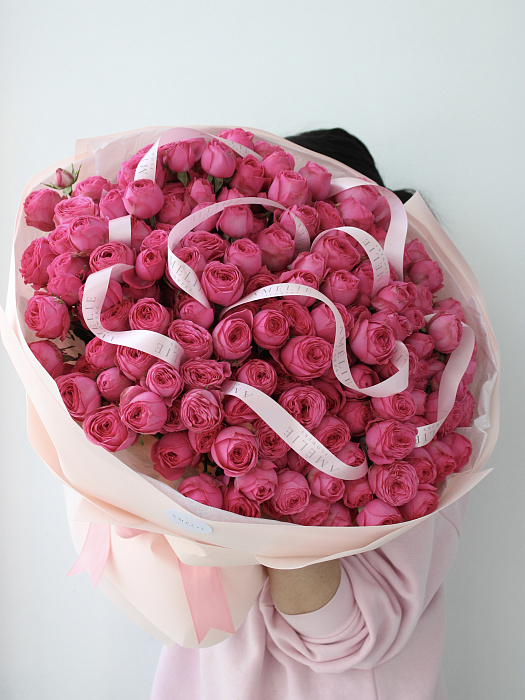 Bouquet of spray peony roses
