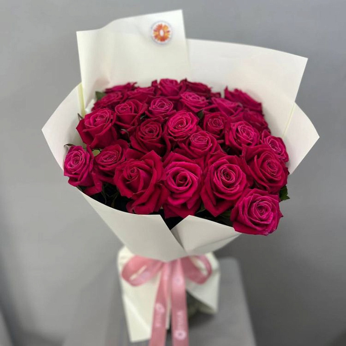 Bouquet of 25 crimson roses