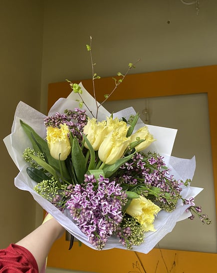 Весенний букет из желтых тюльпанов и сирени с доставкой по Астане