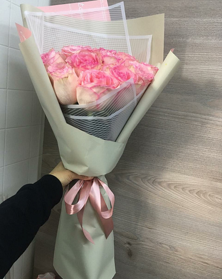 11 пионовидных розовых роз  с доставкой по Уральске