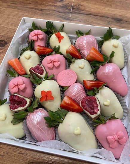 Клубничное наслаждение в шоколаде with delivery to Astana