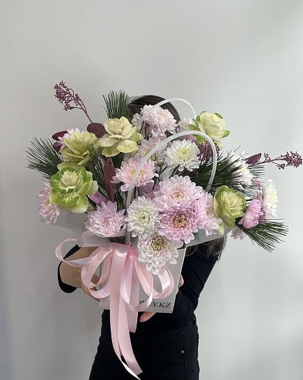 Нежный букет с хризантемами и нобилисом с доставкой по Астане