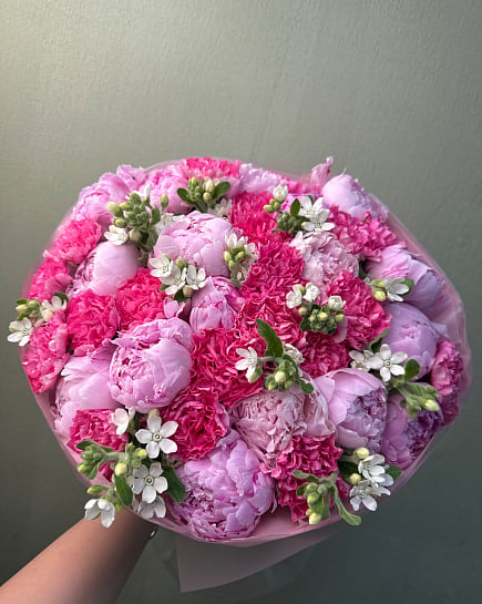Розовое облако из пионов и гвоздик with delivery to Astana