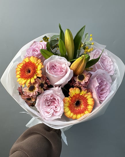 Букет с розовыми пионовидными розами и герберами с доставкой по Астане