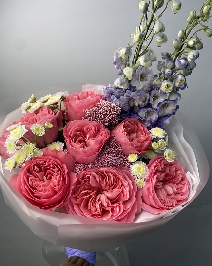 Розовый сад с дельфиниумом с доставкой по Астане