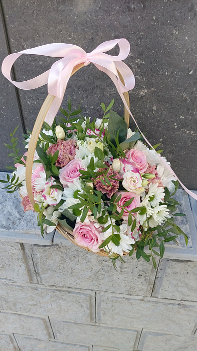 Basket with flowers mix