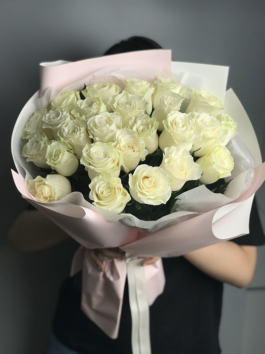 Букет из 25 белых голландских роз