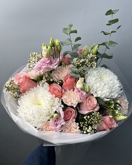 Зефирное облако с хризантемами и розами с доставкой по Астане