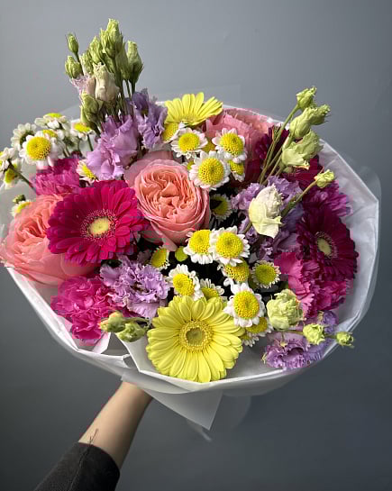 Яркий микс с пионовидными розами и герберами с доставкой по Астане