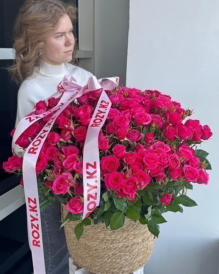 WOW Корзина из кустовых роз  с доставкой по Астане