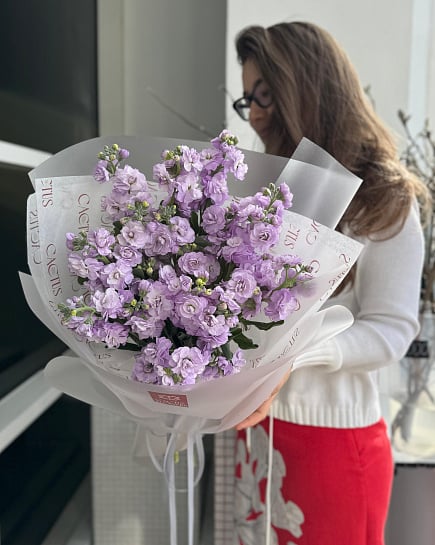 Mono bouquet with fragrant matiola with delivery to Astana