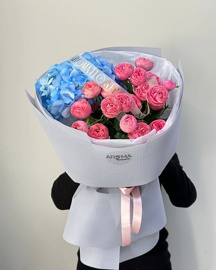 Bouquet of spray roses and hydrangeas with delivery to Astana