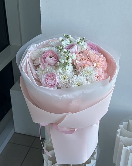 Зефирное облако из ранункулюсов и гортензии с доставкой по Астане