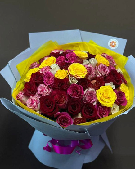Букет из 55 голландских микс роз  с доставкой по Алматы