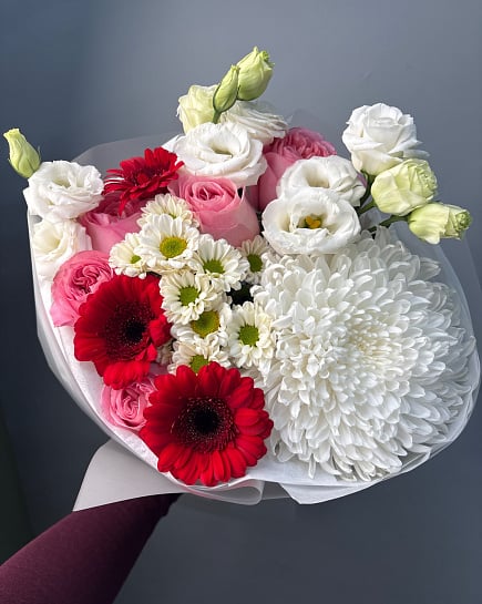 Яркий микс из роз, гербер и хризантем с доставкой по Астане