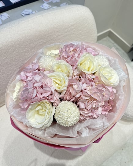 Нежный букет из роз и гортензий с доставкой по Астане