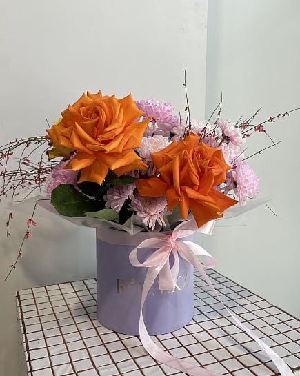 Оранжевое настроение в сиреневой шляпной коробке с доставкой по Астане