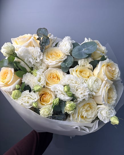 Сливочный дуэт роз и эустомы с доставкой по Астане