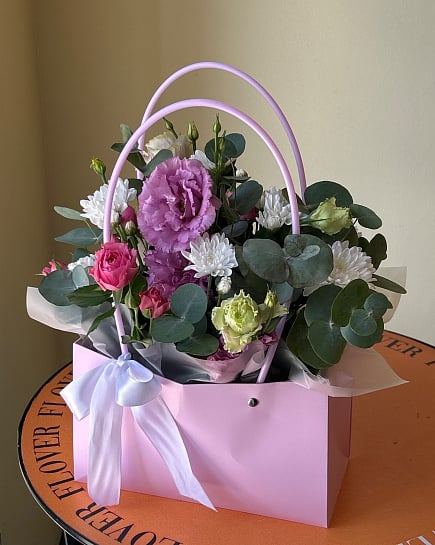 Розовый букет эустомы и роз в коробке with delivery to Astana