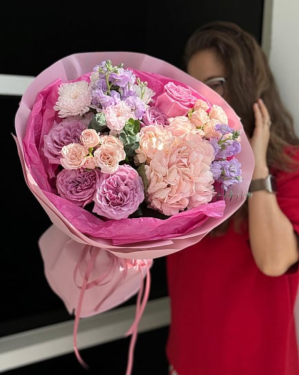 Нежный букет с экзотикой с доставкой по Астане