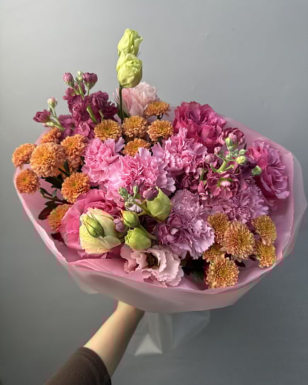Розовый микс с маттиолой и хризантемами с доставкой по Астане