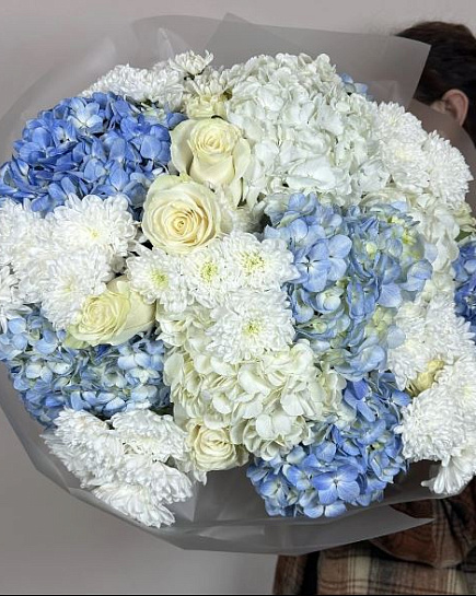 Bouquet Moana of hydrangeas and roses with delivery to Almaty