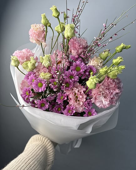 Нежный букет из розовых гвоздик и хризантем с доставкой по Астане