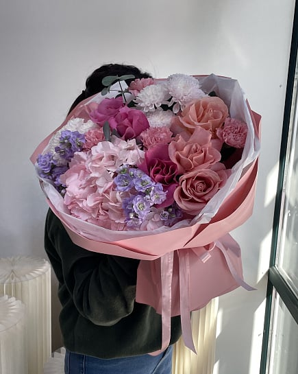 Розовое облако с гортензией и маттиолой with delivery to Astana