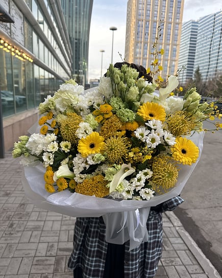 Солнечный микс с герберами и каллами с доставкой по Астане