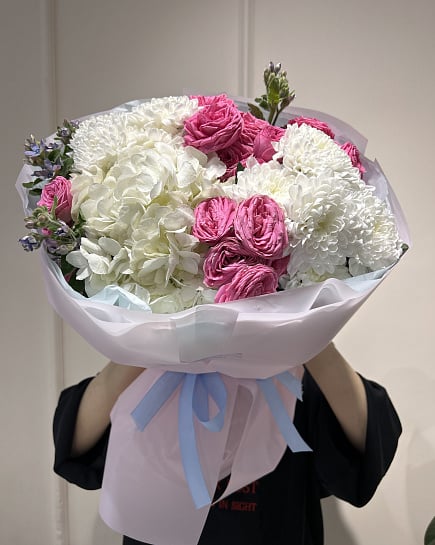 Нежный букет из пионовидных роз и гортензий с доставкой по Астане