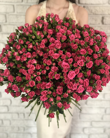 Букет 101 роза-спрей Lovely Lydia 40 см с оформлением с доставкой по Павлодаре