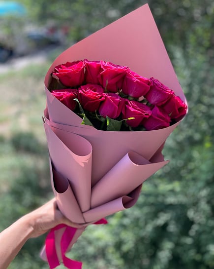 11 роз в упаковочке «рыбка» with delivery to Pavlodar